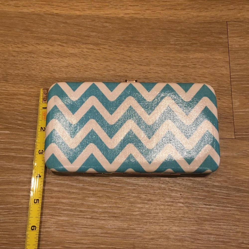 Chevron Snap Wallet - Picture 7 of 8